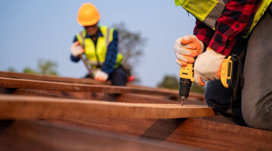 Professional residential roofers in Isola, MS